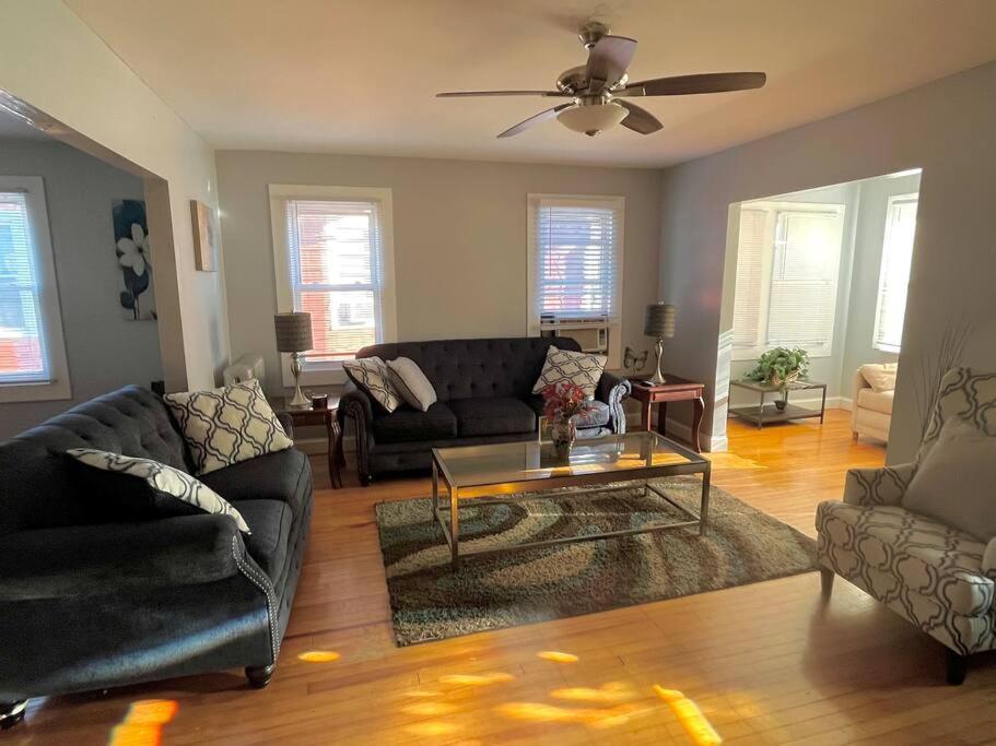 Three Bed One Bath Apt 25 Mins To Nyc Belleville Exterior foto