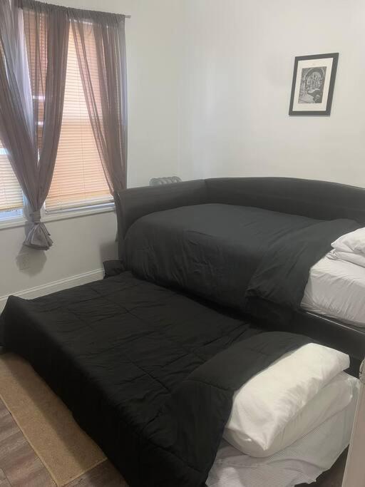 Three Bed One Bath Apt 25 Mins To Nyc Belleville Exterior foto